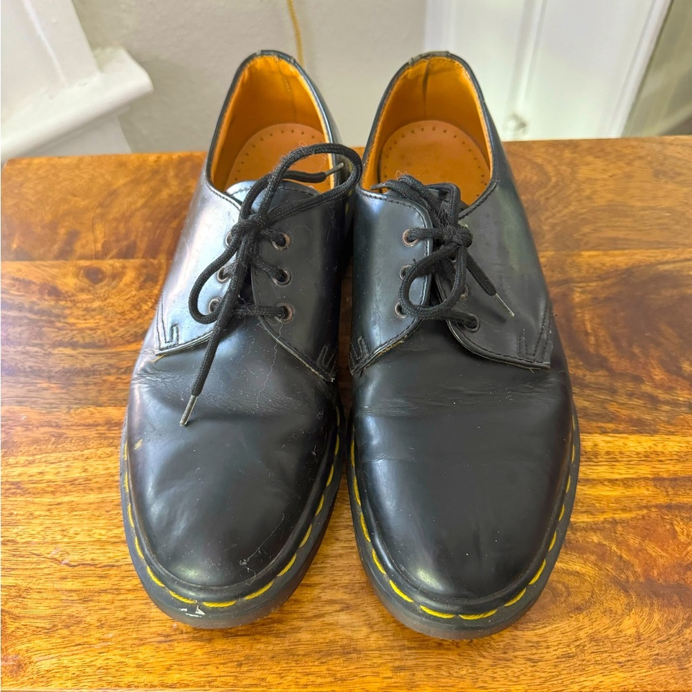 MADE IN ENGLAND Dr. Martens. Oxford style.